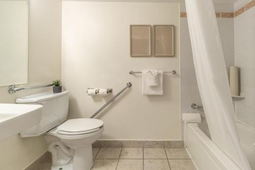 Suite de 1 dormitorio - 2 camas grandes del hotel Faubourg Montreal. Foto 4