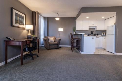 Estudio con cama extragrande del hotel Faubourg Montreal. Foto 3