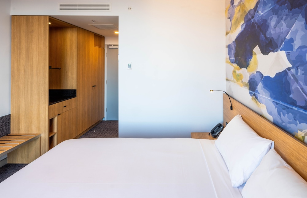Habitación estándar con 1 cama king size del hotel ibis Styles Hobart. Foto 1