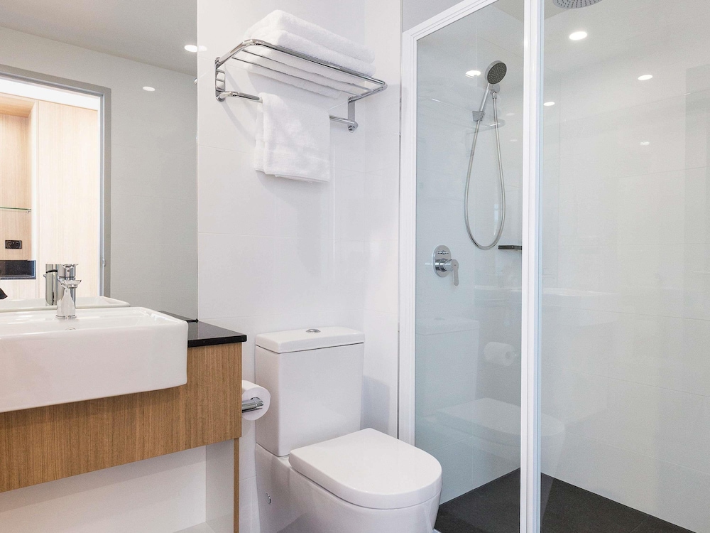 Habitación estándar con 1 cama king size del hotel ibis Styles Hobart. Foto 5
