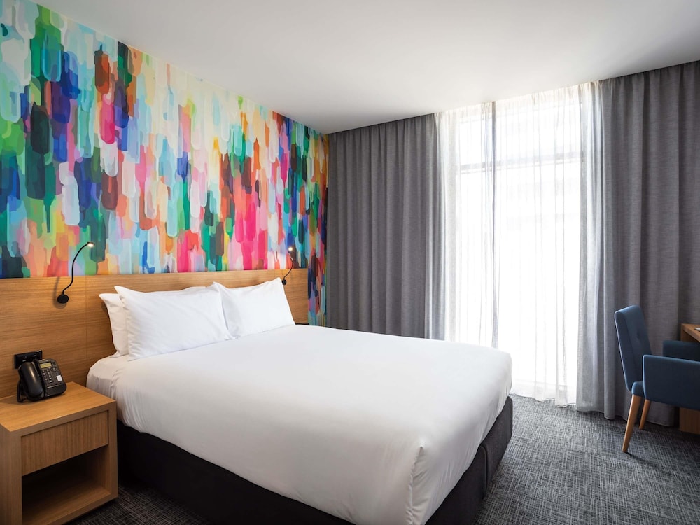 Habitación Estándar Accesible con 1 cama queen size del hotel ibis Styles Hobart. Foto 4