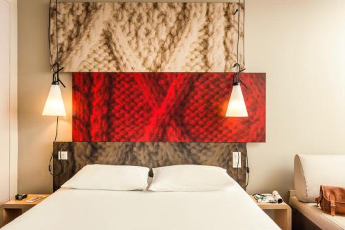 Habitación Doble Estándar con sofá del hotel Ibis Paris Place D'Italie 13ème. Foto 6