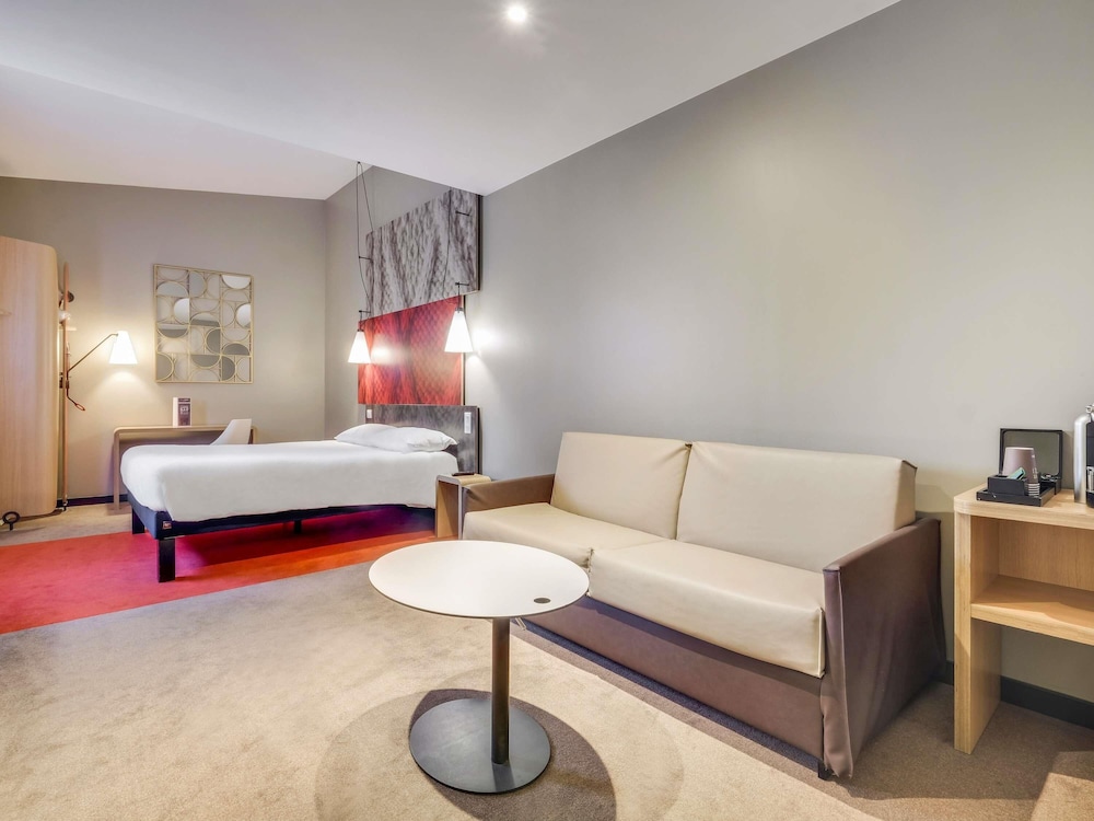 Habitación confort con 1 cama doble y sofá de 2 plazas del hotel ibis Saint Germain en Laye Centre. Foto 5