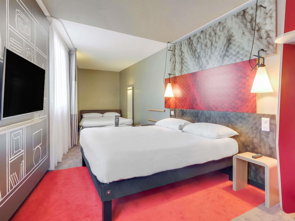 Habitación confort con 1 cama doble y sofá de 2 plazas del hotel ibis Saint Germain en Laye Centre. Foto 6