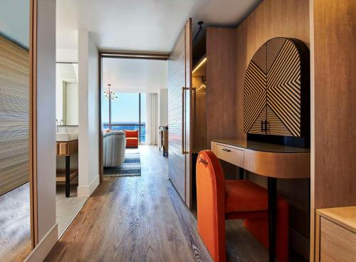 2 Queens Strip View Chamber del hotel Virgin Hotels Las Vegas, Curio Collection By Hilton. Foto 2