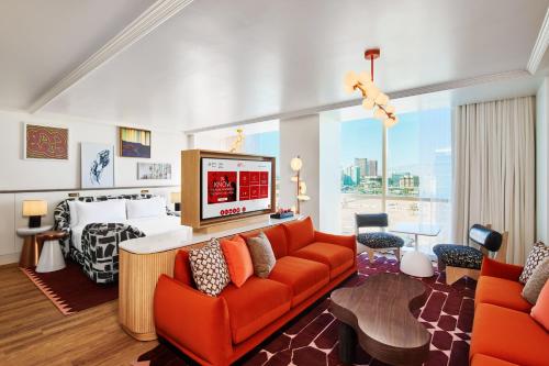 Ruby King Chamber Suite del hotel Virgin Hotels Las Vegas, Curio Collection By Hilton. Foto 5