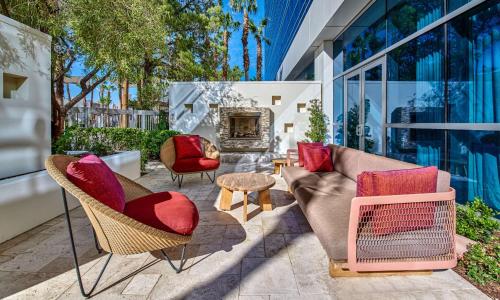 Opal King Deluxe One Story Villa del hotel Virgin Hotels Las Vegas, Curio Collection By Hilton