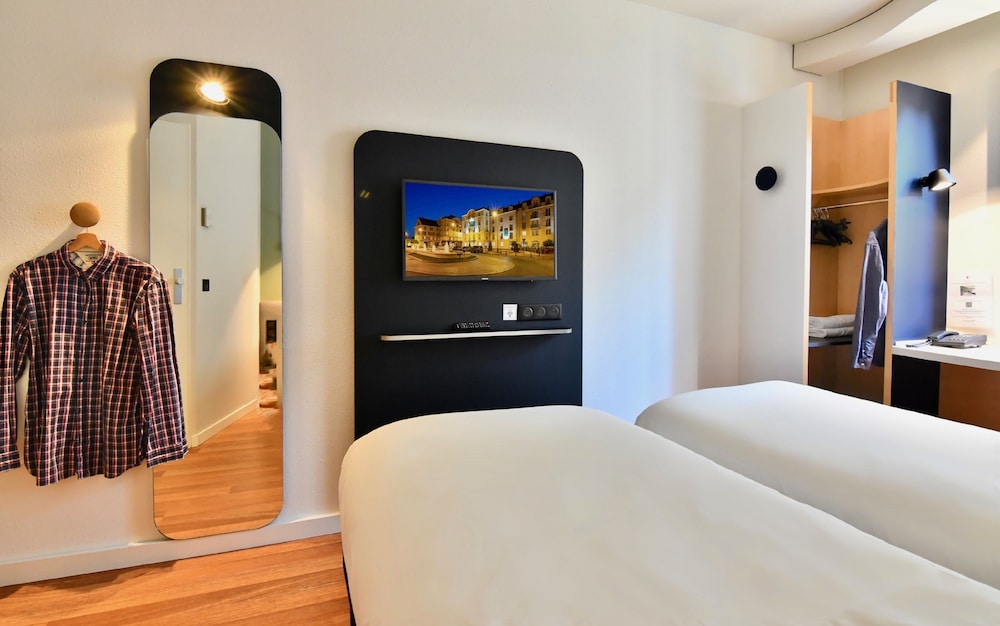 Habitación Superior con 1 cama doble del hotel ibis Maisons Laffitte. Foto 1
