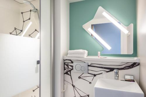 Habitación Doble Estándar del hotel ibis budget Gonesse. Foto 10