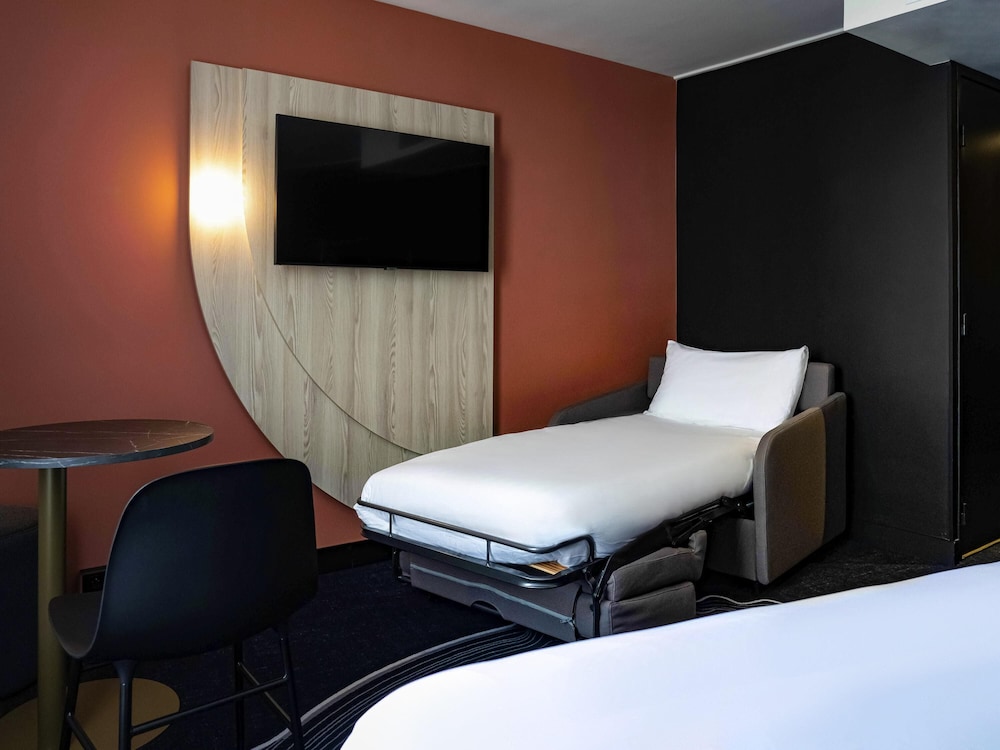 Habitación Standard con 1 cama doble y 1 sofá del hotel ibis Styles Paris Porte de Versailles - Mairie d'Issy