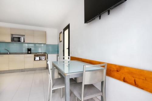 Apartamento de 1 dormitorio con vistas a la piscina del hotel Ura Roslara. Foto 5