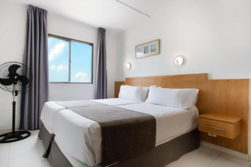 Apartamento de 1 dormitorio con vistas a la piscina del hotel Ura Roslara. Foto 2