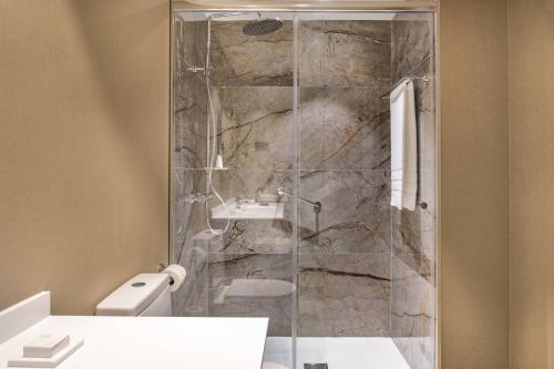 Habitación Estándar con cama grande del hotel Ac Tenerife By Marriott. Foto 2