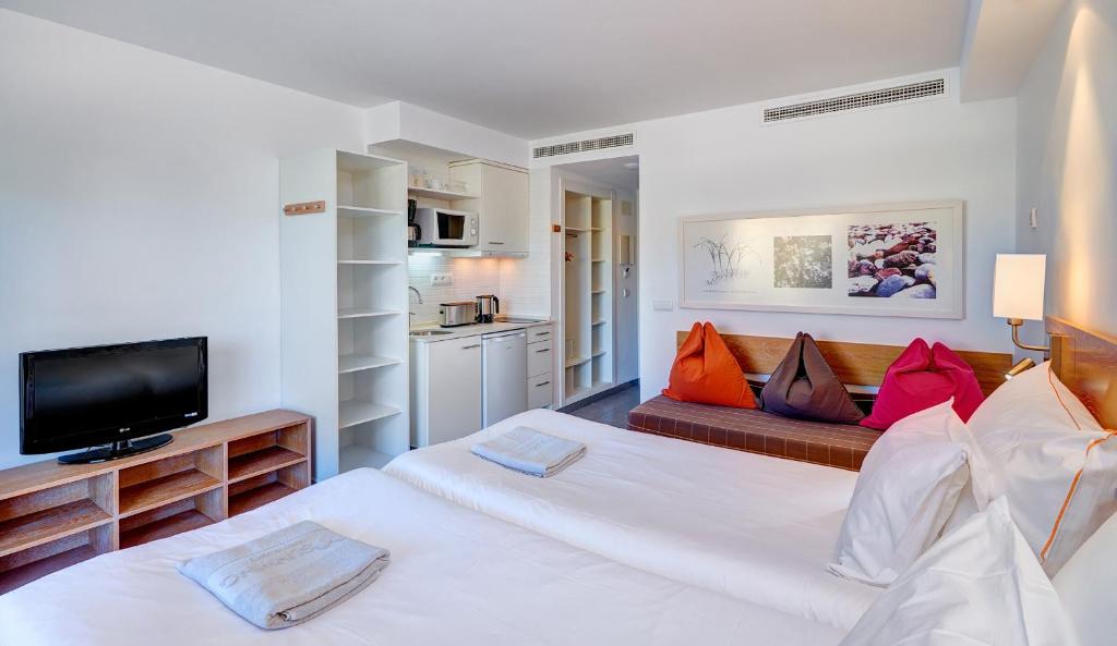 Apartamento 1 dormitorio económico del hotel Hipotels Cala Bona Club. Foto 1