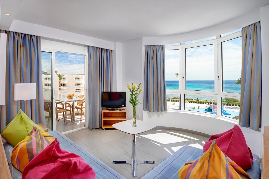 Apartamento 1 dormitorio Vista Mar del hotel Hipotels Cala Bona Club. Foto 2