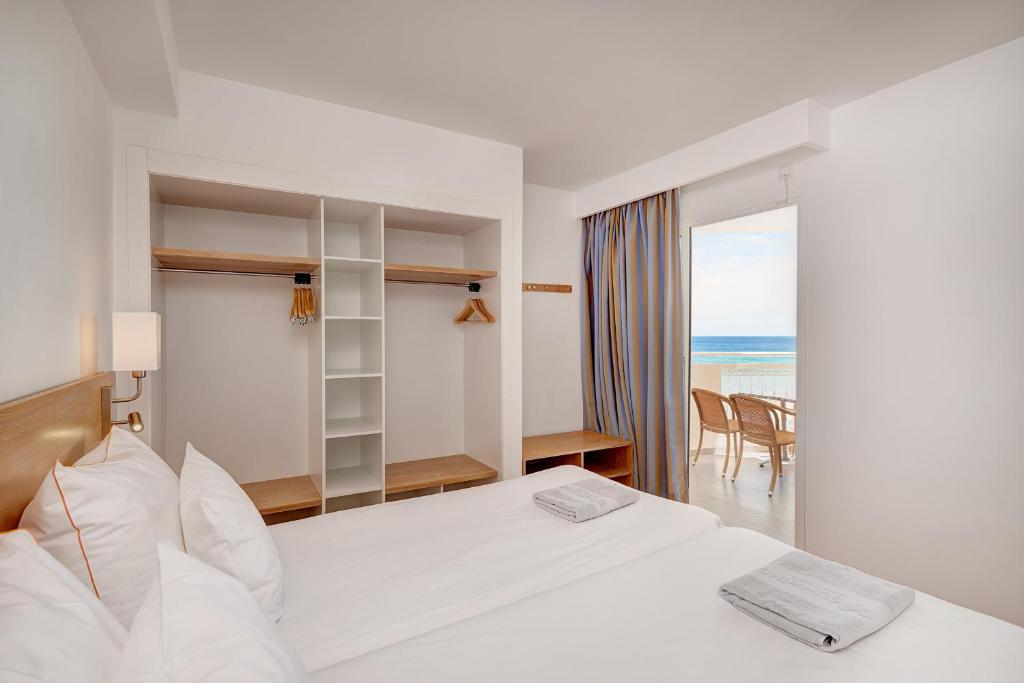 Estudio del hotel Hipotels Cala Bona Club. Foto 3