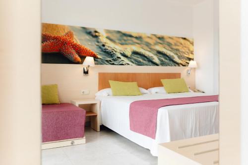 Habitación Doble con vistas al mar del hotel Bluesea Coral Beach. Foto 4