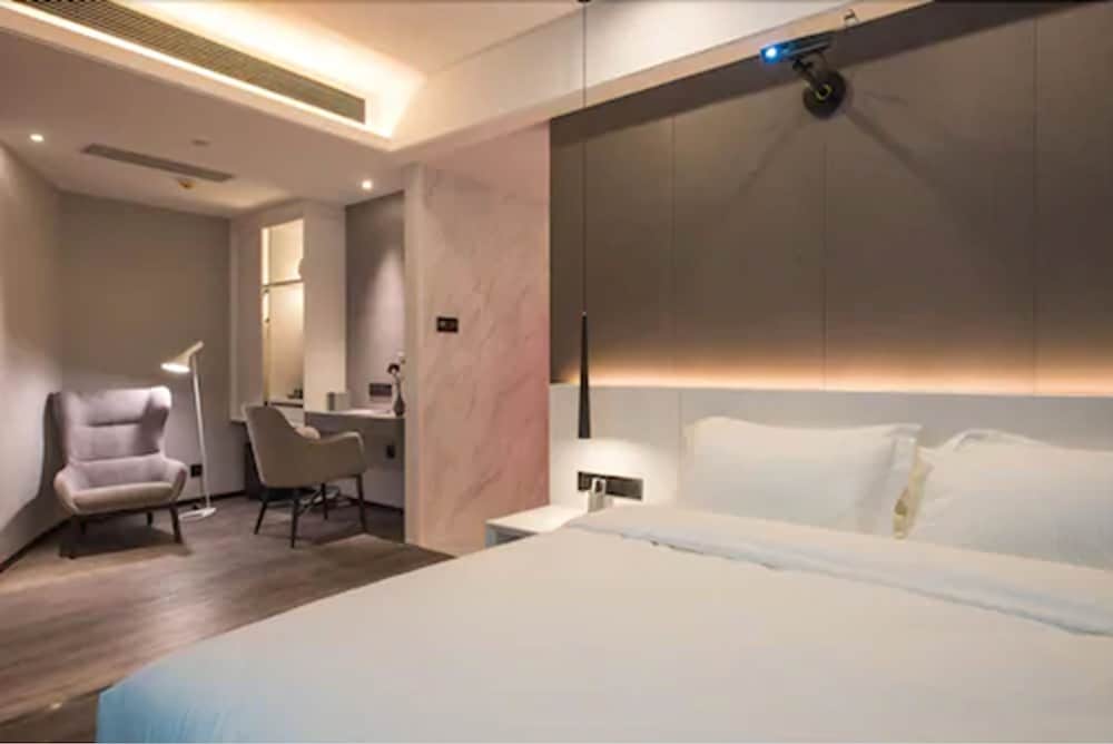 Habitación estándar con 1 cama king size del hotel Mercure Hangzhou Qianjiang. Foto 1