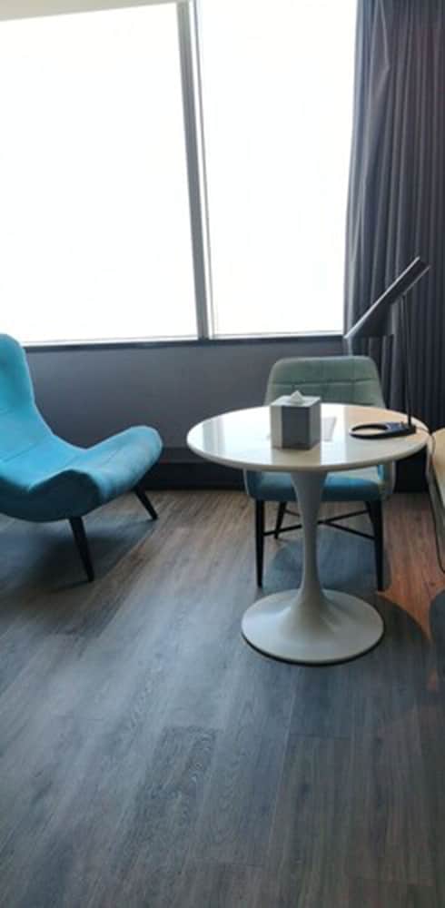 Suite Ejecutiva con 1 cama King Size del hotel Mercure Hangzhou Qianjiang. Foto 1