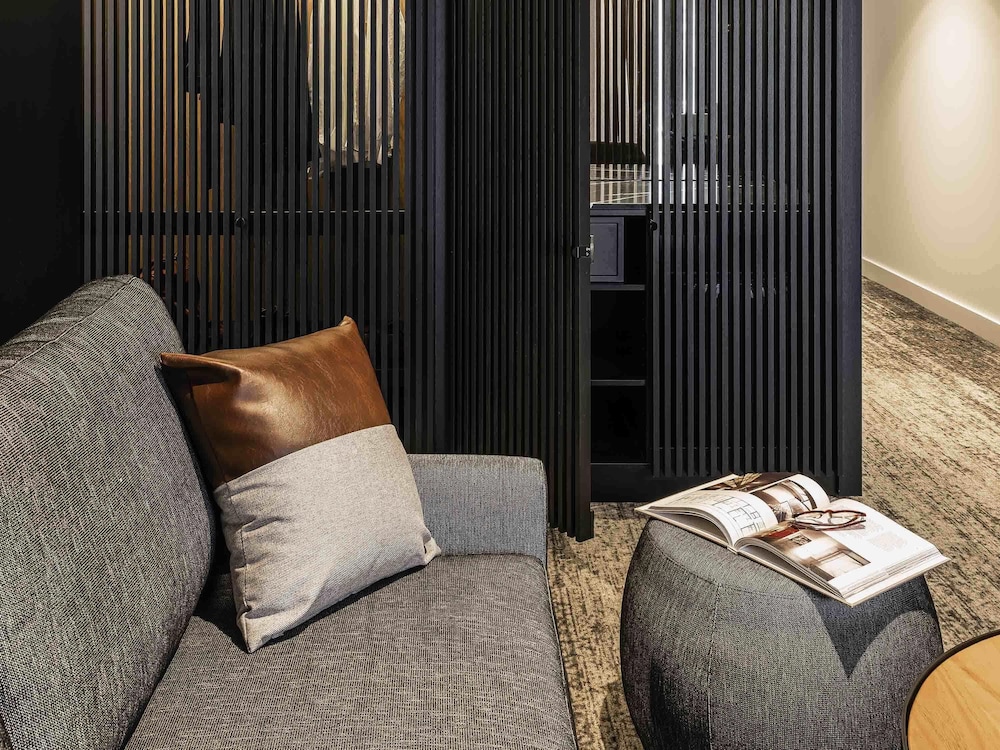 Suite Deluxe, 1 cama de matrimonio grande con sofá cama del hotel Mercure Sydney Rouse Hill