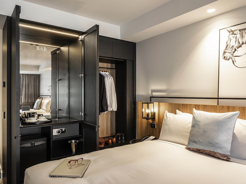 Habitación superior, 1 cama de matrimonio grande del hotel Mercure Sydney Rouse Hill. Foto 2