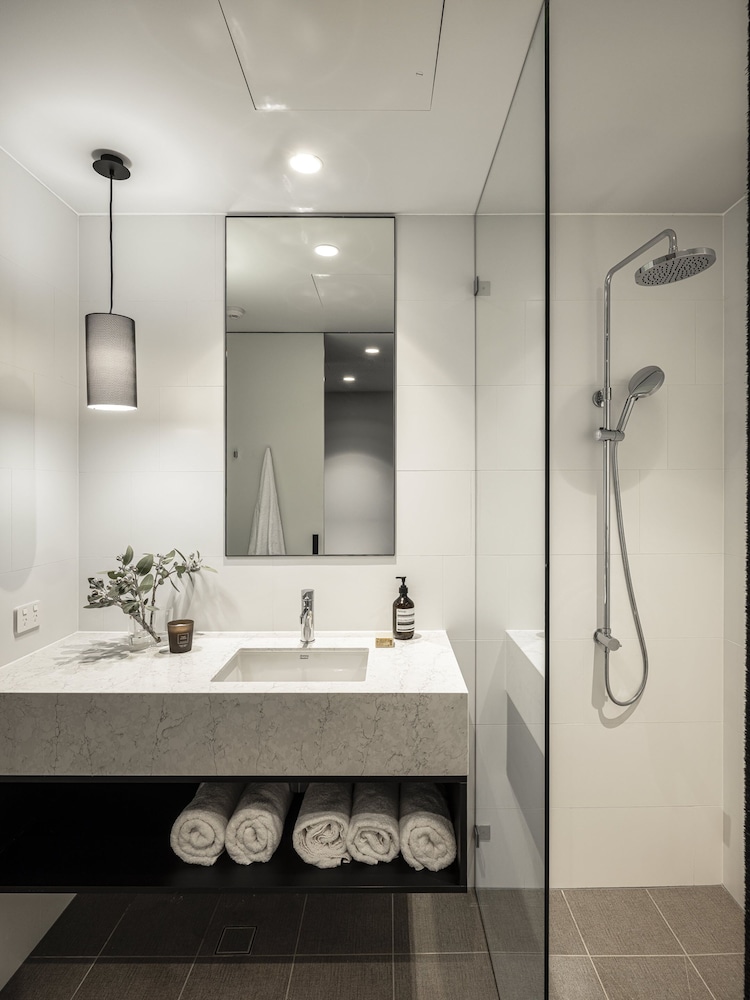 Habitación superior, 1 cama de matrimonio grande del hotel Mercure Sydney Rouse Hill. Foto 5