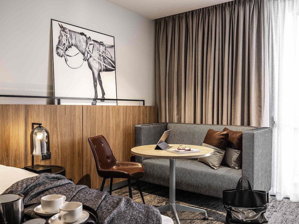 Habitación Deluxe, 1 cama de matrimonio grande del hotel Mercure Sydney Rouse Hill. Foto 2