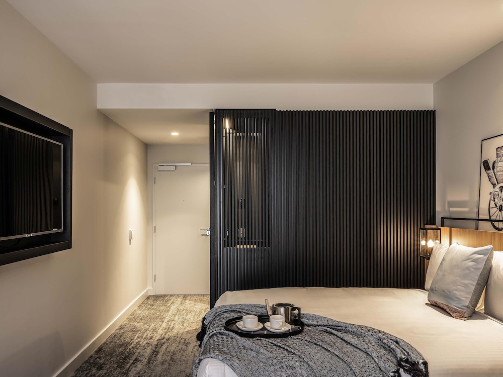 Habitación Deluxe, 1 cama de matrimonio grande del hotel Mercure Sydney Rouse Hill. Foto 3