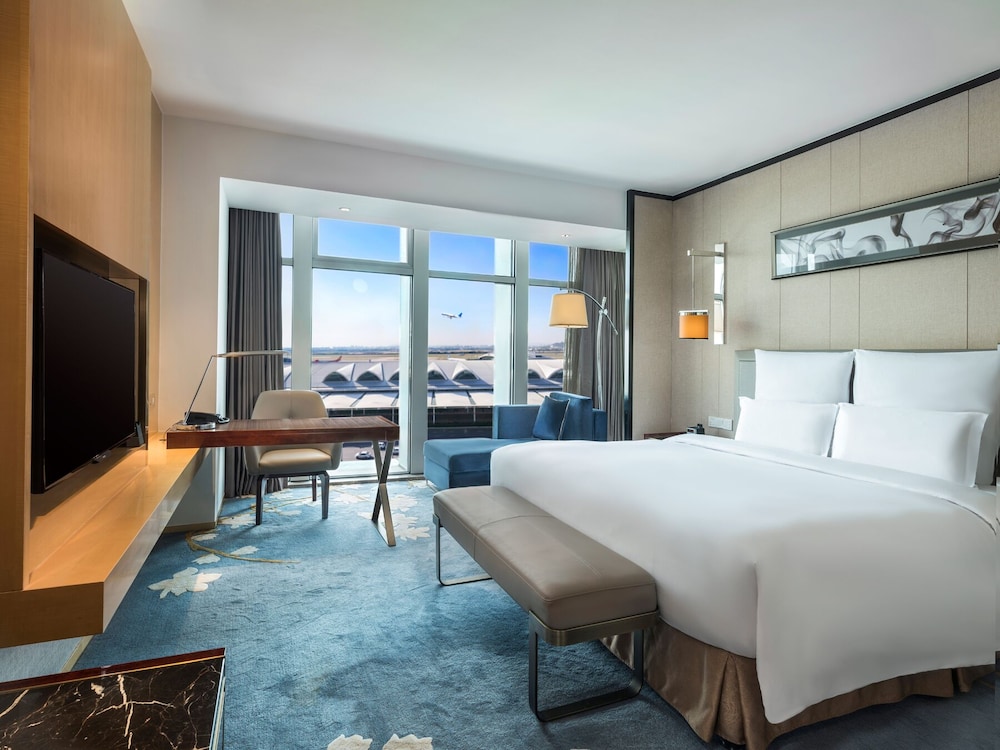HABITACIÓN EJECUTIVA, Salón Ejecutivo, Una Cama King Size, Vistas al Aeropuerto del hotel Pullman Guangzhou Baiyun Airport. Foto 1
