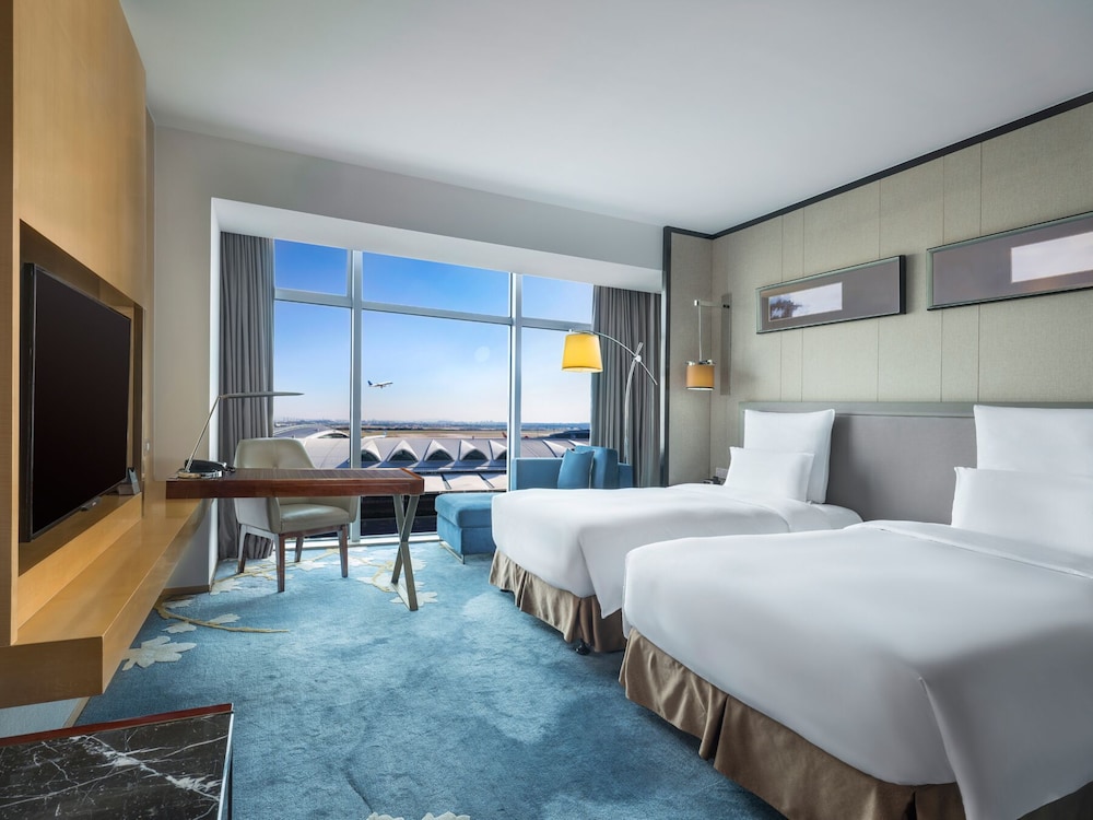 HABITACIÓN EJECUTIVA, Salón Ejecutivo, Dos Camas Individuales, Vistas al Aeropuerto del hotel Pullman Guangzhou Baiyun Airport. Foto 1