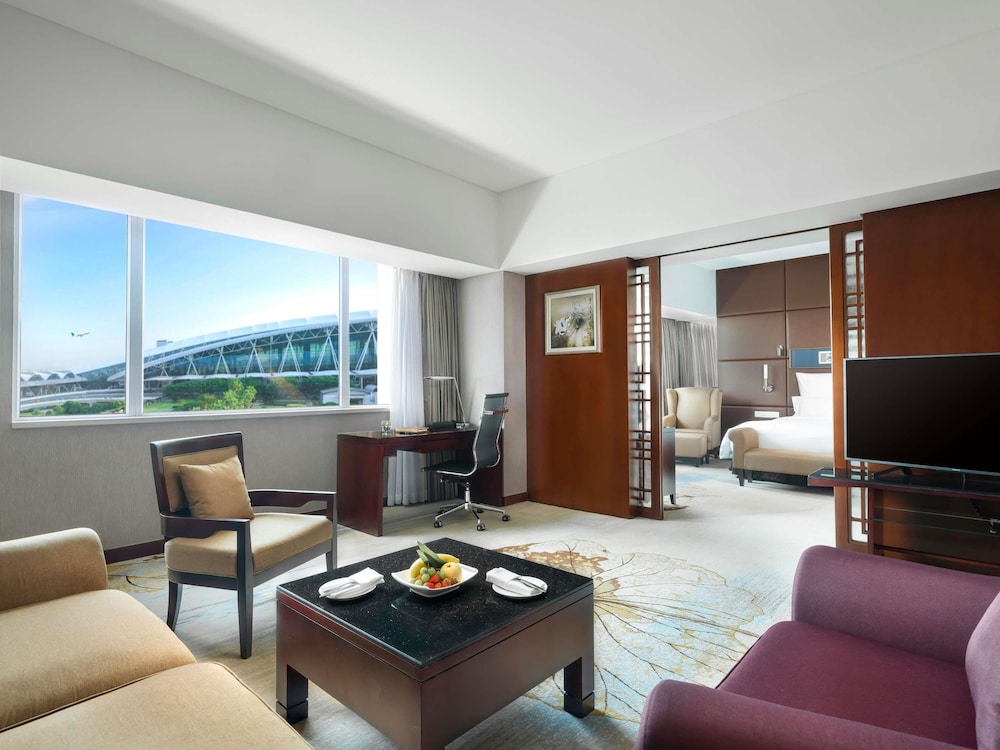 SUITE DELUXE, 1 Cama King Size, Vistas al Aeropuerto del hotel Pullman Guangzhou Baiyun Airport