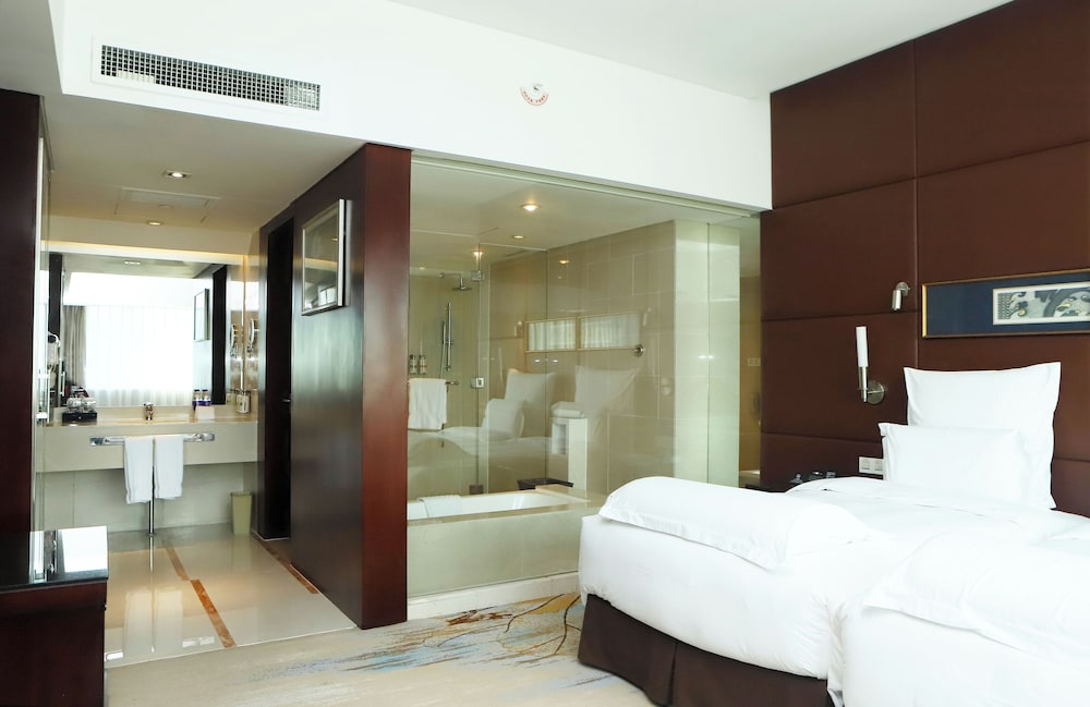 SUITE DELUXE, 1 Cama King Size, Vistas al Aeropuerto del hotel Pullman Guangzhou Baiyun Airport. Foto 1