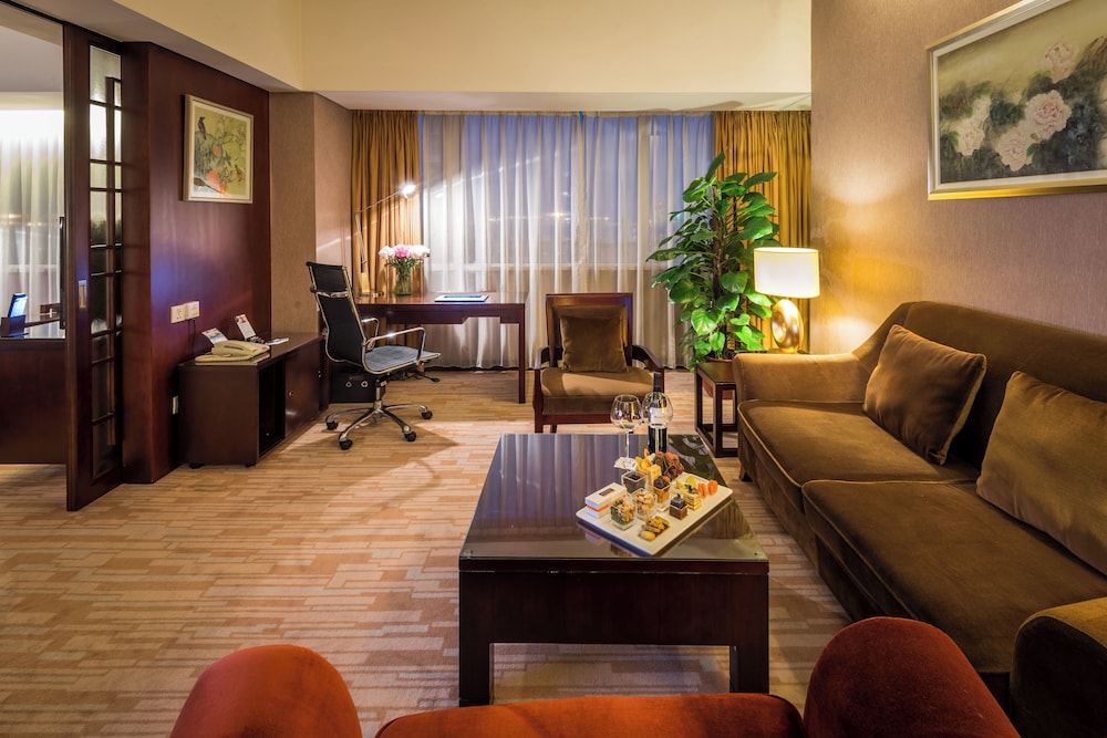 SUITE DELUXE, 1 Cama King Size, Vistas al Aeropuerto del hotel Pullman Guangzhou Baiyun Airport. Foto 2