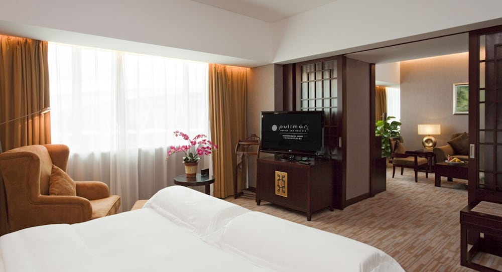 SUITE DELUXE, 1 Cama King Size, Vistas al Aeropuerto del hotel Pullman Guangzhou Baiyun Airport. Foto 5