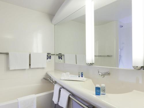 Habitación Doble Executive con sofá cama del hotel Novotel Paris Orly Rungis