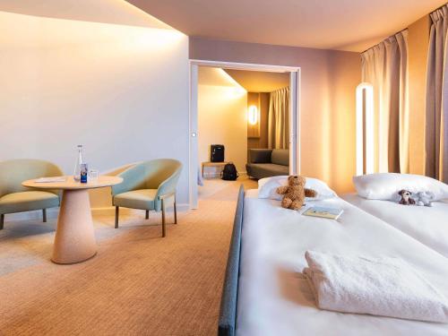 Family Suite with One Double Bed and Two Sofa Beds del hotel Novotel Paris Orly Rungis. Foto 11