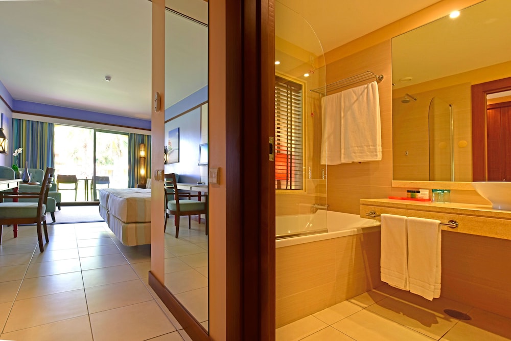 Habitación con 1 cama doble o 2 individuales, vistas a la piscina del hotel Pestana Porto Santo Beach Resort and SPA - All Inclusive. Foto 1