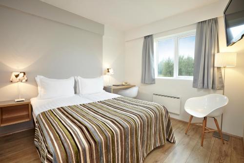 Habitación con cama grande del hotel Klaustur. Foto 1