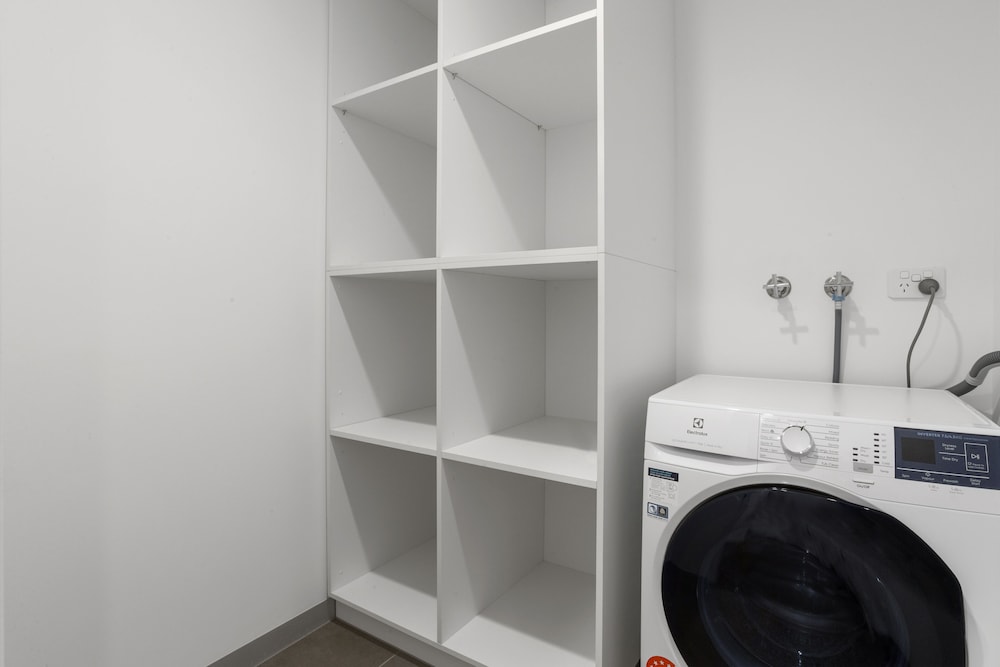 Apartamento de 1 dormitorio con cama king size y balcón del hotel The Sebel Melbourne Moonee Ponds. Foto 11