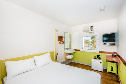 Habitación Estándar - 1 cama grande del hotel Ibis Budget Dandenong. Foto 5