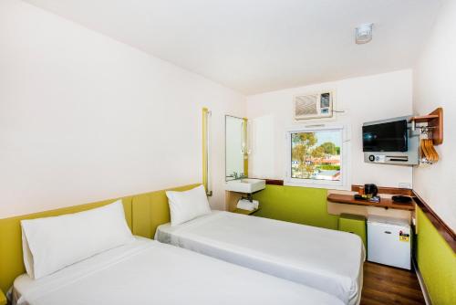 Habitación Doble Estándar - 2 camas del hotel Ibis Budget Dandenong. Foto 6