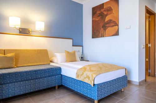 Twin room del hotel Luz Del Mar. Foto 1