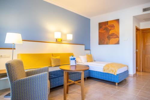 Twin room del hotel Luz Del Mar. Foto 3