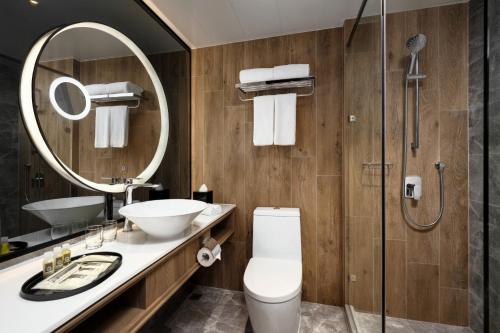 Habitación Deluxe con cama extragrande del hotel Park Hong Kong. Foto 3