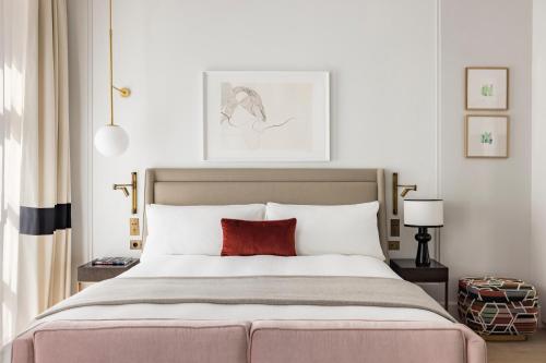 Habitación Deluxe del hotel Kimpton St Honore Paris, An Ihg. Foto 2