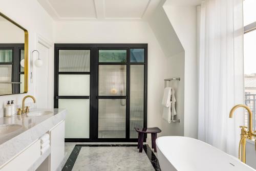 Suite Colección del hotel Kimpton St Honore Paris, An Ihg