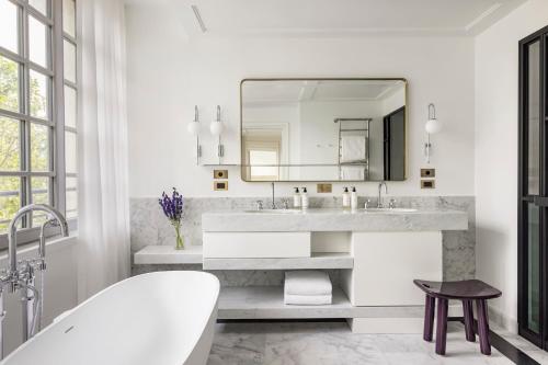 Suite Colección del hotel Kimpton St Honore Paris, An Ihg. Foto 3