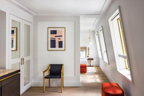 Suite con vistas a la ópera - 1 cama extragrande del hotel Kimpton St Honore Paris, An Ihg. Foto 1