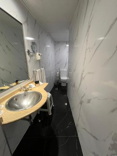 Habitación Doble - 2 camas del hotel Adriano. Foto 21