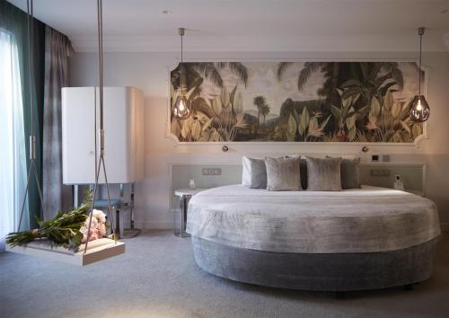 Luxury Extravagante Room - With Jacuzzi del hotel Paris J'adore and Spa. Foto 5